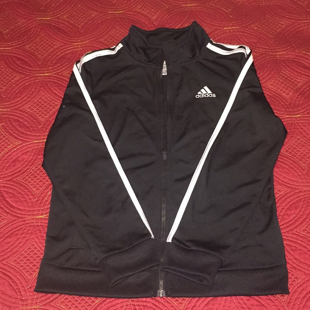 I’m selling a adidas turtleneck jacket for 10.00$